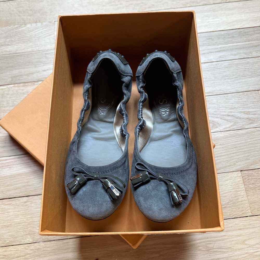 Tods grey suede flats with leather bow detail